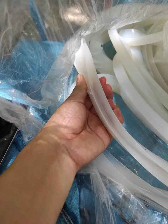 Gioăng cao su vuông Cao su xốp (sponge/foam) — cắt theo yêu cầu — ảnh thực tế Gioăng cao su vuông Cao su xốp (sponge/foam) — cắt theo yêu cầu — ảnh thực tế