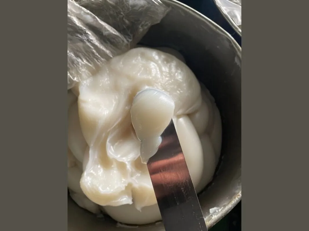 Mỡ bôi trơn vòng bi: mỡ trắng trong thùng, có que inox
