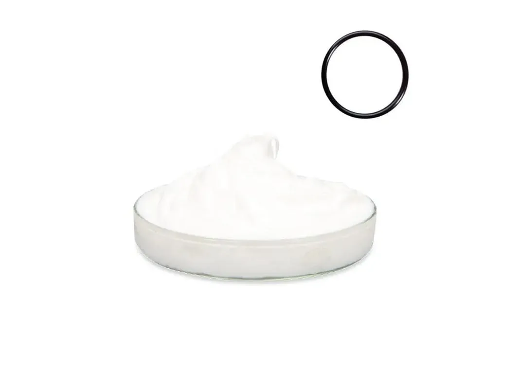 Mỡ silicon: mỡ trắng trên đĩa thủy tinh cạnh một oring đen