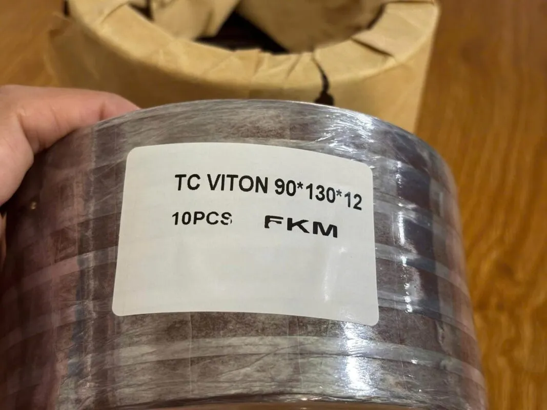 Phớt Viton: cuộn phớt TC VITON 90x130x12 dán nhãn FKM